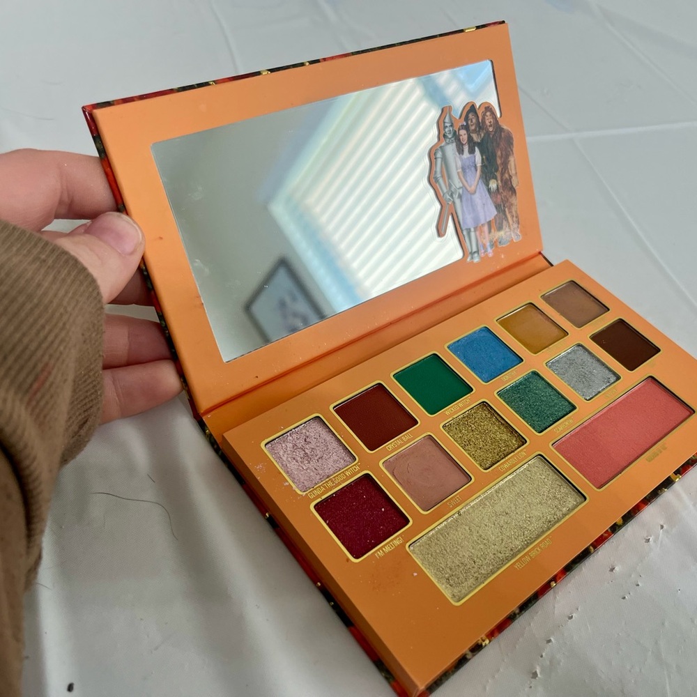 Kylie Cosmetics Wizard Of Oz Eyeshadow Pallet
